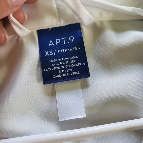 Xs Bride robe. - Picture 5 of 5